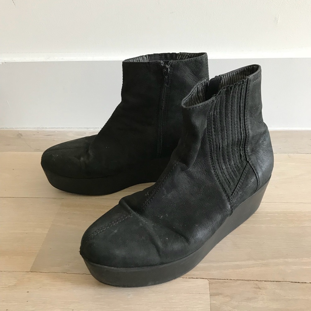Black suede Vagabond platform boots sz 8